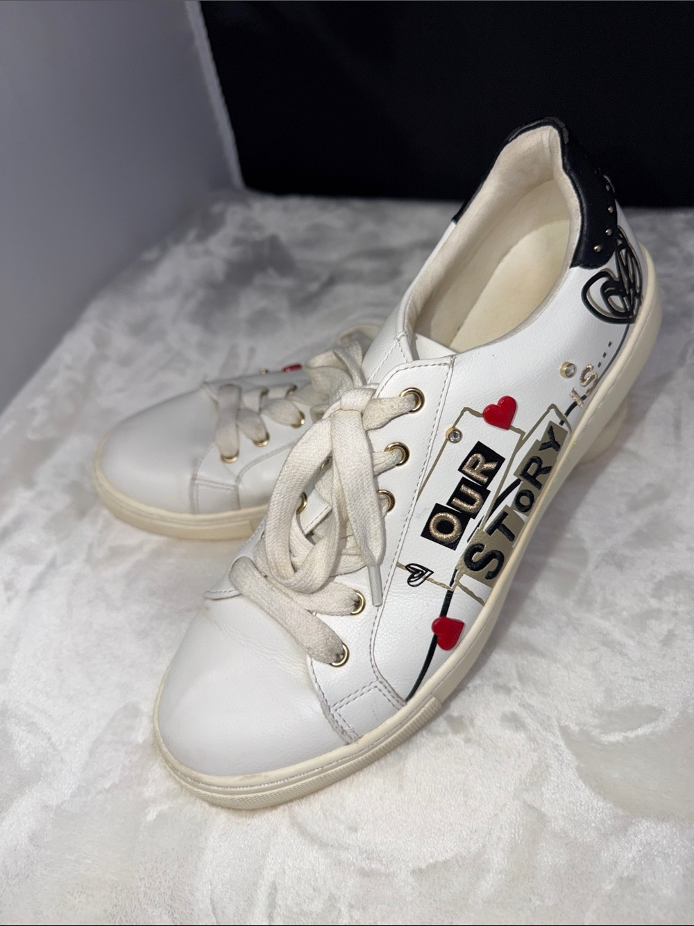 Aldo Love Story Sneakers Women Size 10 White Heart Graphic Lace Up Fashion Shoes